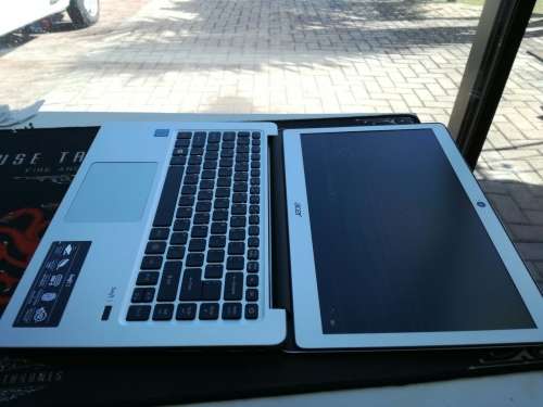 ***WOW, WHAT A BEAUTY!***ACER SWIFT 3*i5-6200U*6TH GEN i5*FULL HD*8GB RAM*256GB SSD*